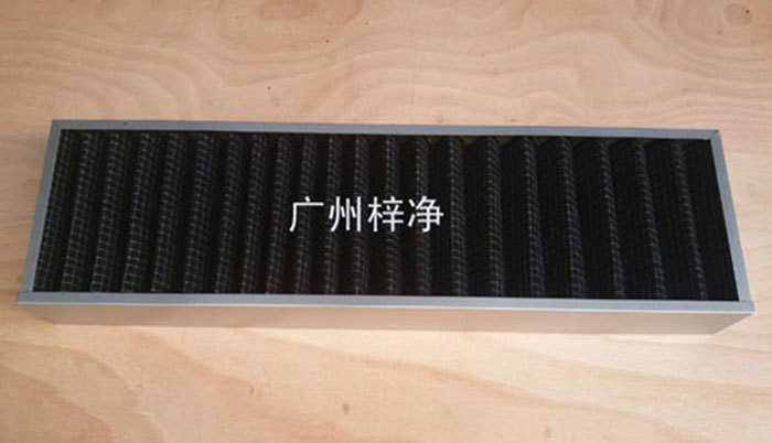 活性碳過濾器廣泛用于化學、制藥、食品、娛樂場所、需要凈化空氣的場所， 有害氣體如苯、甲醛、氨氣等的吸附脫除 溶劑的回收 ，采用活性炭氈比表面積大，吸附能力強，迅速處理各種有害氣體, 有效潔凈空氣對氣味的控制。