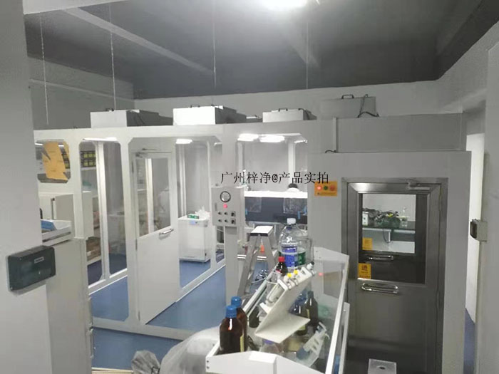 潔凈棚是為保證實驗室等科研場所的實驗操作在無塵或低塵環境下進行而設計的特殊區域。